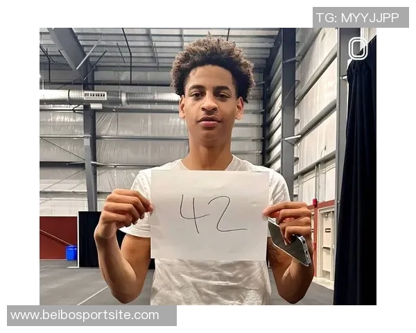 基扬安东尼父子相似2025届球员潜力巨大或能进NBA